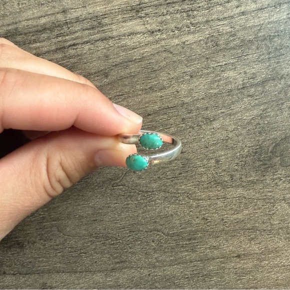 Vintage Turquoise and Sterling Silver Western Wrap Ring - Picture 2 of 4